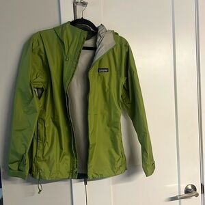 Women’s Patagonia Torrentshell waterproof jacket, size small, green.